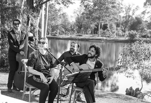 UH LALÁ — Música francesa