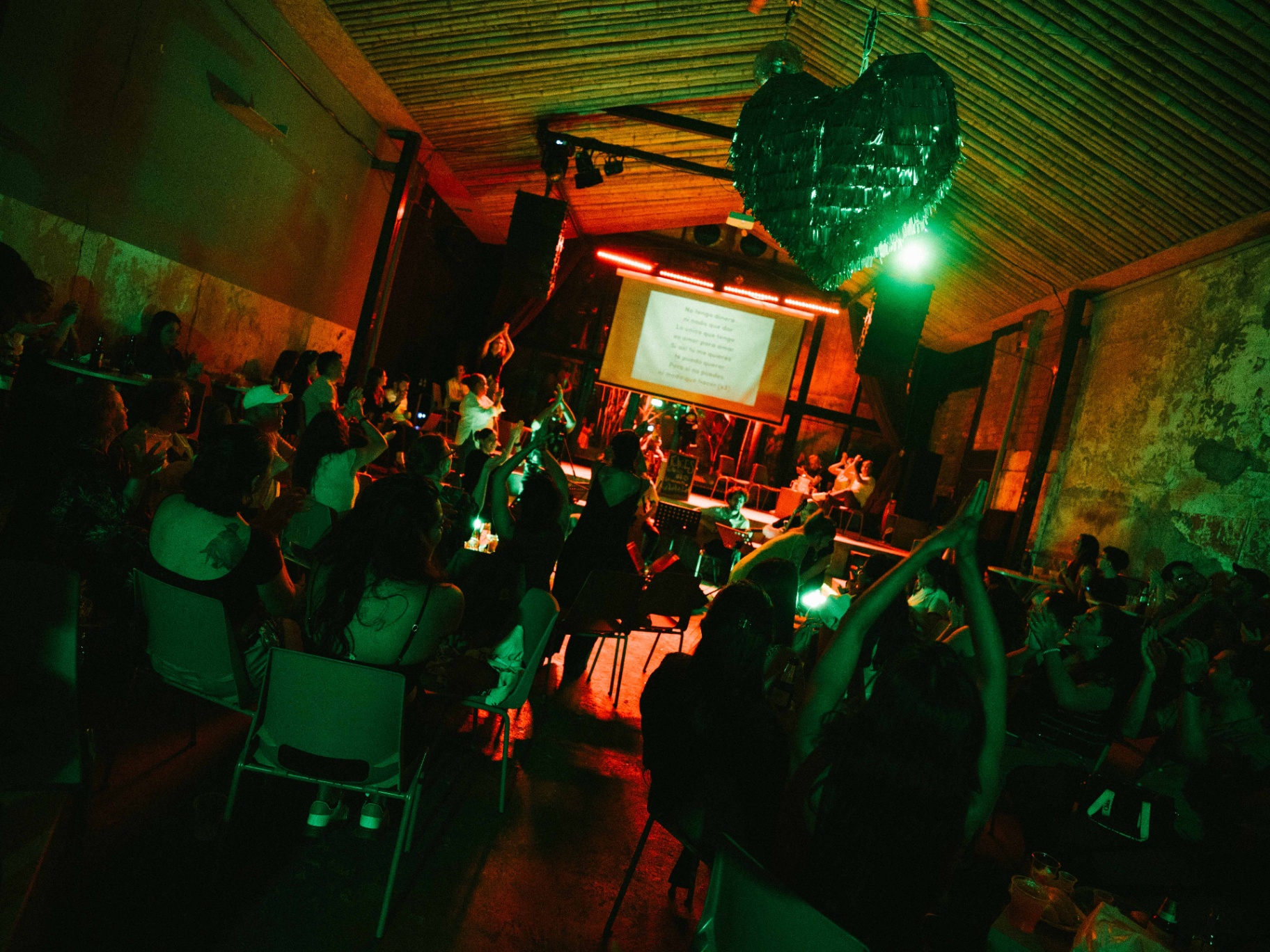 BoBa — Boleros y baladas con karaoke colectivo